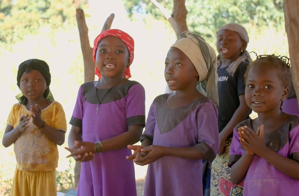 مجموعة من الفتيات الصغيرات في تشاد.